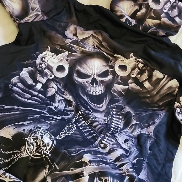Graphic Skull Hoodie with Guns  NWOT - Picture 2 of 12